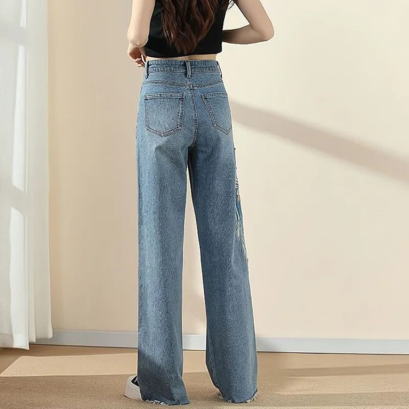 Naisten farkut suorilla lahkeilla