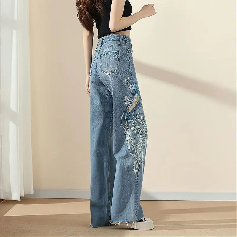 Naisten farkut suorilla lahkeilla