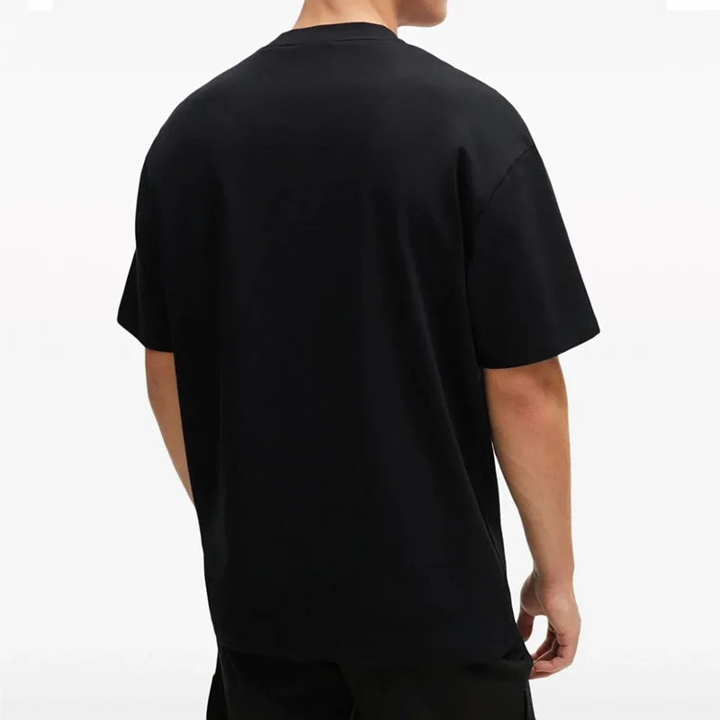 Miesten musta kuviollinen T-paita