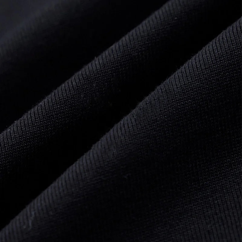 Miesten musta kuviollinen T-paita